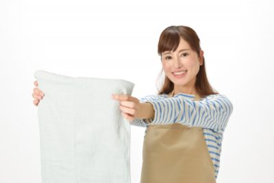 衣替え コツ 春 洗濯する主婦