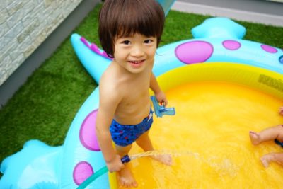 公園 水遊び 幼児プール 男の子