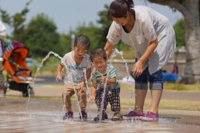 大泉中央公園 水遊び 家族