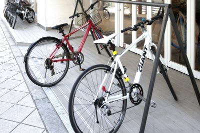 自転車 フリーマーケット 東京 赤と白の自転車