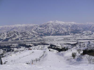 新潟県 スキー場 子供 無料 雪山