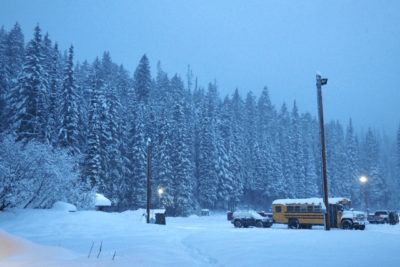 子供 雪 遊び バス ツアー 雪山